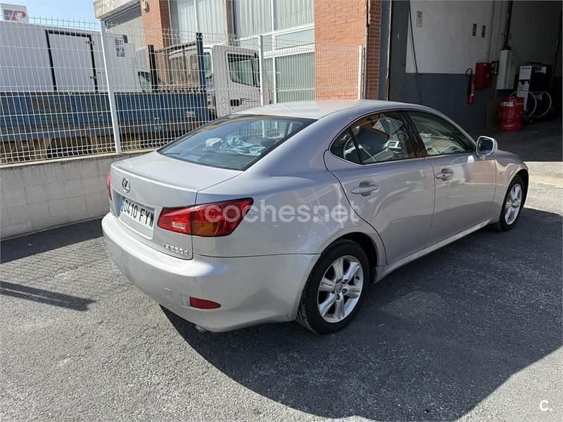 Usado Lexus IS220d 177 CV (130 kW) 2008 Gris / plata Berlina