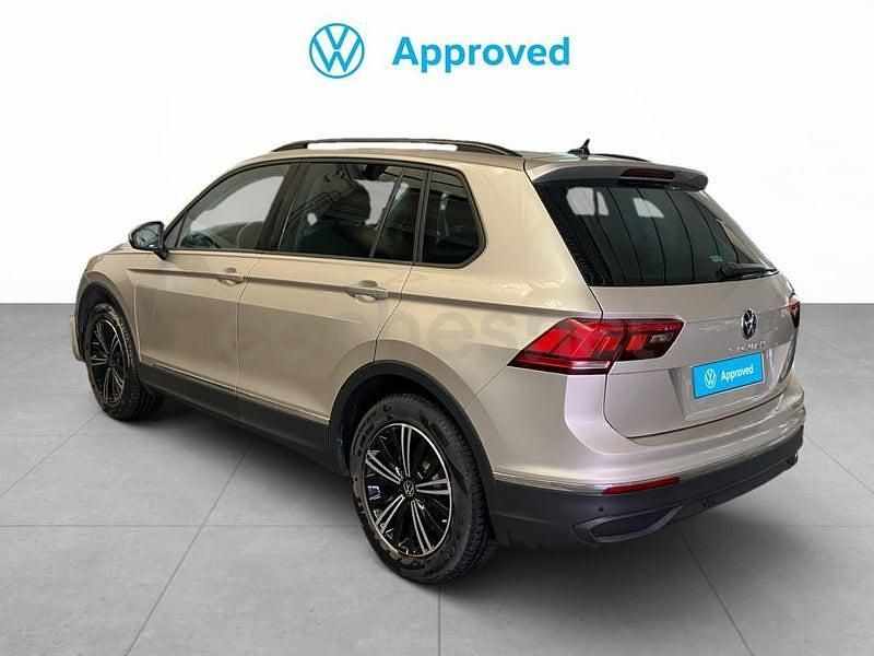Usado VW Tiguan Life 150 CV (110 kW) 2024 Gris / plata SUV