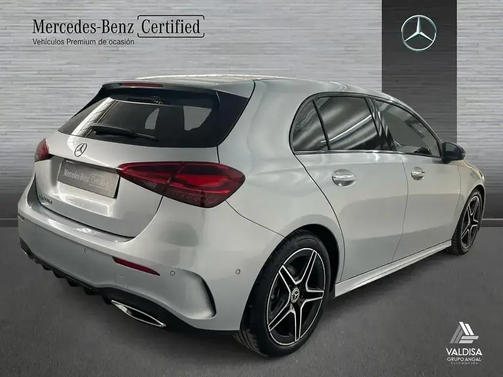 Käytetty Mercedes A200 AMG line 150 HP (110 kW) 2025 Harmaa Sedan