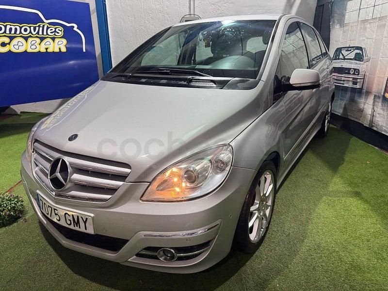 Usado Mercedes B200 140 CV (102 kW) 2009 Gris / plata Monovolumen