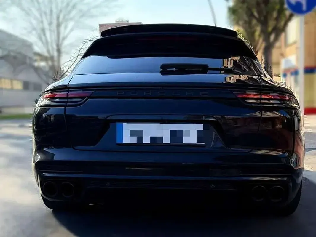 Usado Porsche Panamera 4 Sport Turismo Sport Turismo 330 CV (242 kW) 2017 Negro Familiar
