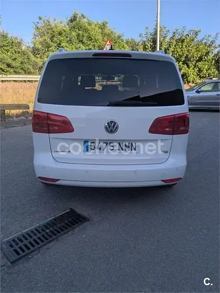 Usado VW Touran Edition 105 CV (77 kW) 2014 Blanco Monovolumen