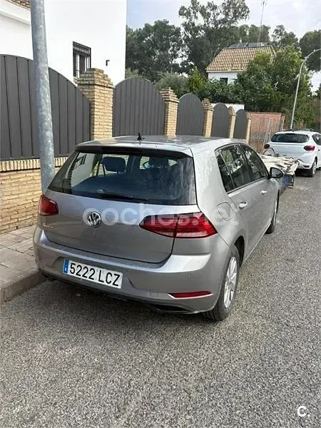 Usado VW Golf VII 115 CV (84 kW) 2019 Gris / plata Familiar