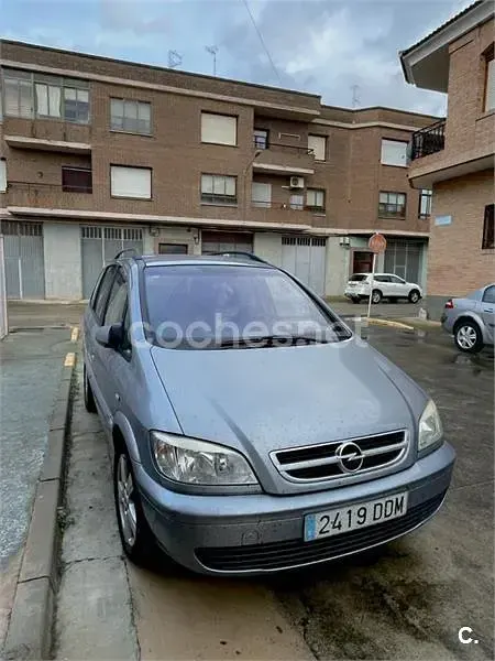 Usado Opel Zafira 100 CV (73 kW) 2004 Gris / plata Monovolumen