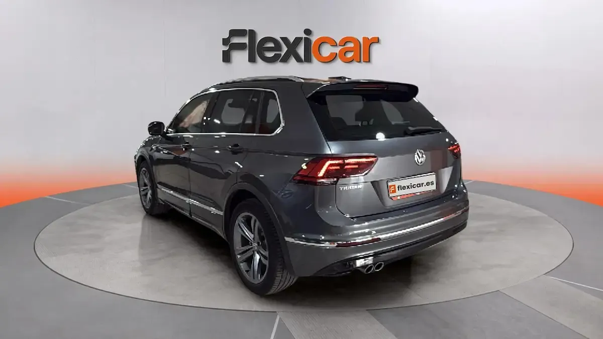 Usado VW Tiguan R-line 150 CV (110 kW) 2019 Gris SUV