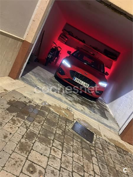 Rojo Usado 2021 Ford Focus ST-Line Berlina | 14.400 € - Imagen 1/4