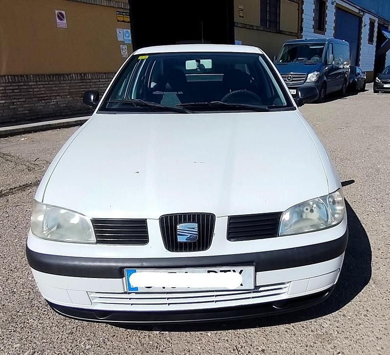 Usado Seat Cordoba Sport 100 CV (73 kW) 2003 Blanco Berlina