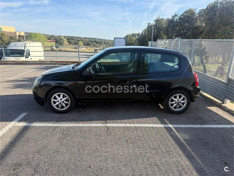Usado Renault Clio II Authentique 60 CV (44 kW) 2005 Negro Berlina
