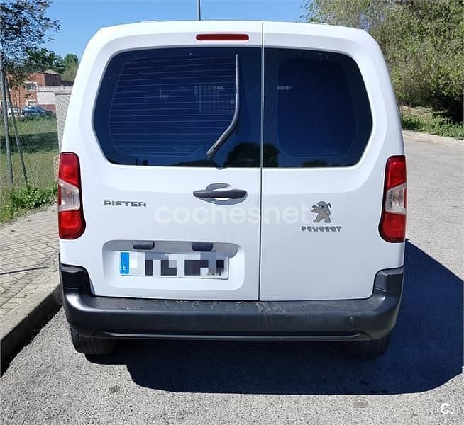 Usado Peugeot Rifter Active 100 CV (73 kW) 2023 Blanco Monovolumen