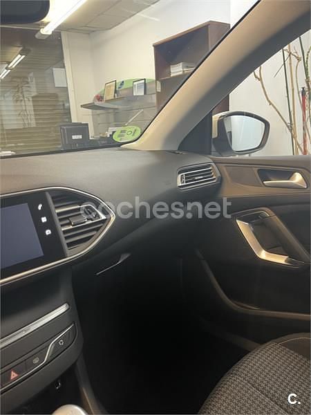 Usado Peugeot 308 Allure 110 CV (80 kW) 2019 Blanco Berlina