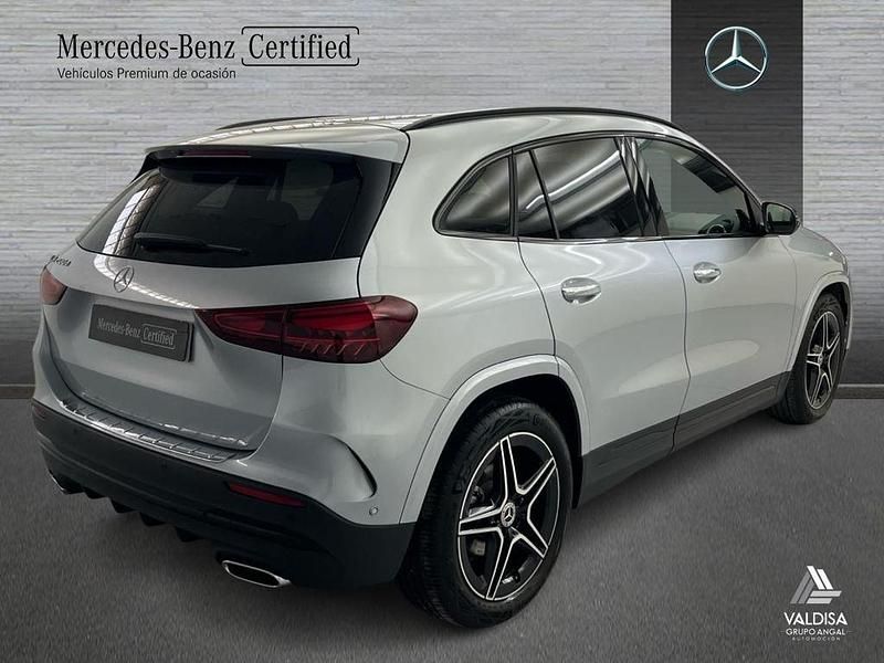 Usado Mercedes GLA200 AMG line 150 CV (110 kW) 2025 Gris / plateado SUV