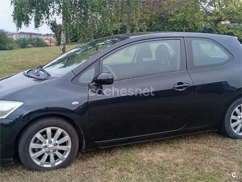 Usado Toyota Auris Luna 90 CV (66 kW) 2007 Negro Utilitario