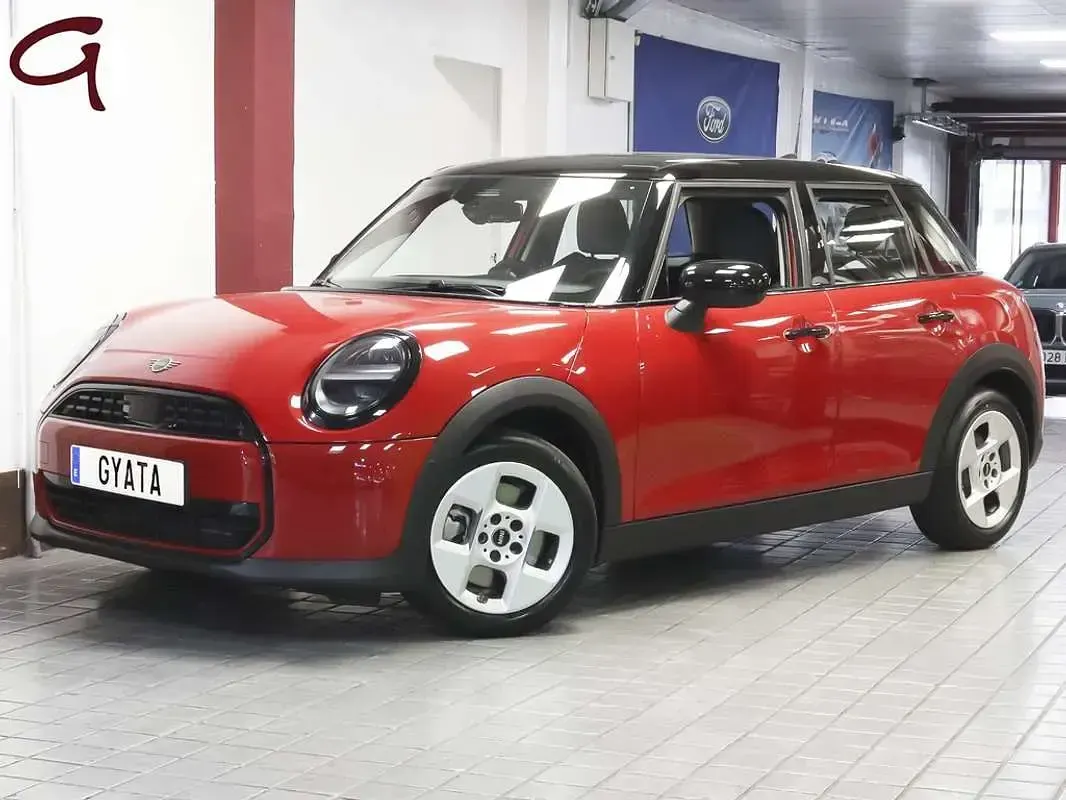 Usado Mini Cooper Essential 114 kW (156 CV) 2025 Rojo Utilitario