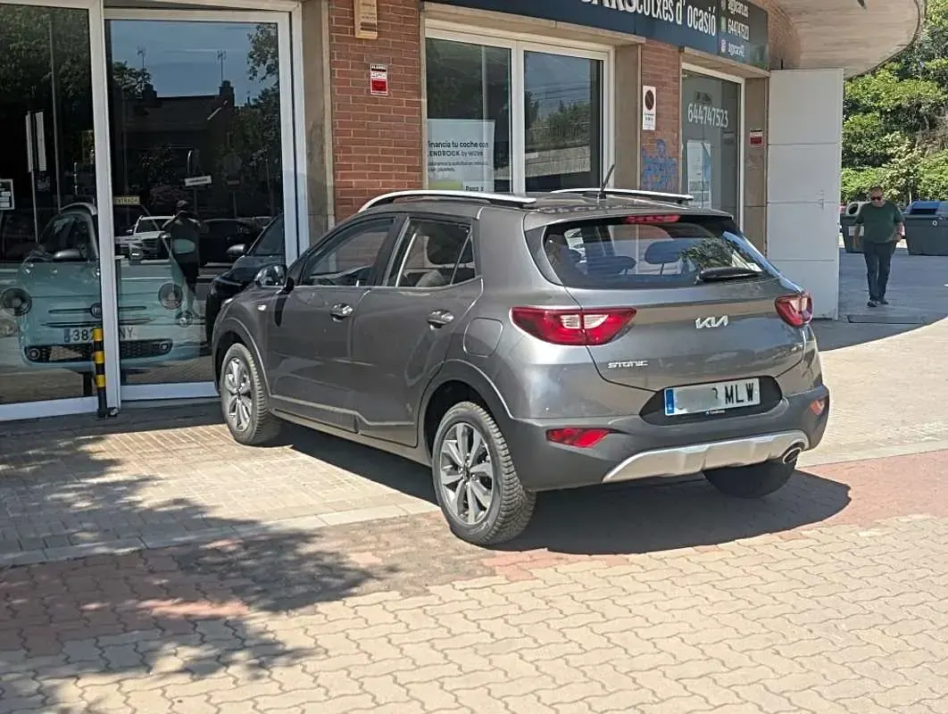 Usado Kia Stonic Plus 84 CV (61 kW) 2023 Gris SUV