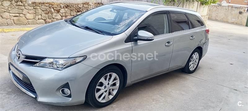 Gris / plata Usado 2014 Toyota Auris Familiar | 7500 € (Buen precio) - Imagen 1/4