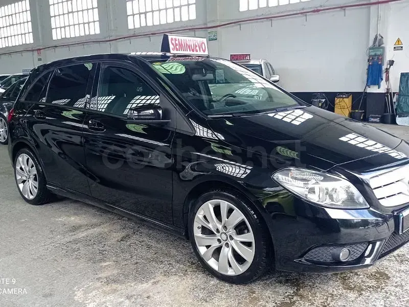 Usado Mercedes B180 109 CV (80 kW) 2017 Negro Monovolumen