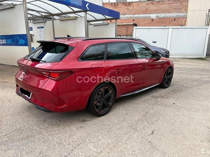 Usado Cupra Leon 190 CV (139 kW) 2023 Rojo Familiar
