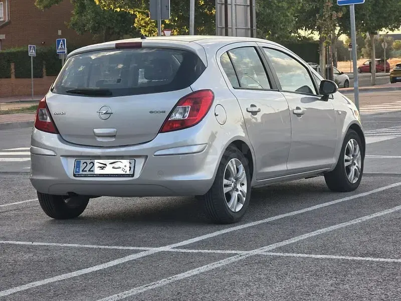 Usado Opel Corsa Selective 85 CV (62 kW) 2012 Gris / plata Utilitario