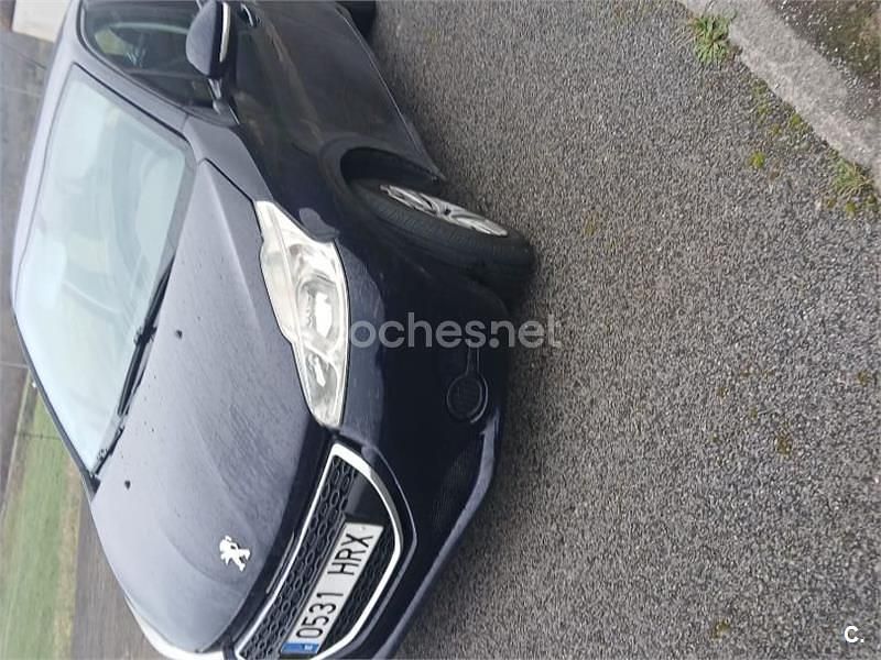 Usado Peugeot 208 Access 82 CV (60 kW) 2013 Azul Utilitario