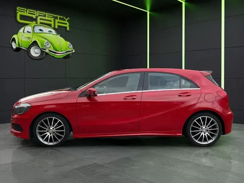 Usado Mercedes A180 AMG line 109 CV (80 kW) 2015 Rojo Utilitario
