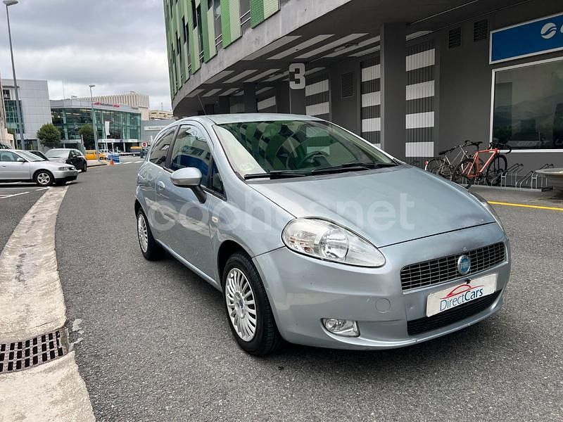 Gris / plata Usado 2005 Fiat Grande Punto Dynamic Utilitario | 3990 € (Un poco caro) - Imagen 1/4