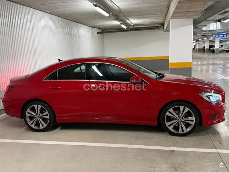Usado Mercedes CLA180 122 CV (89 kW) 2018 Rojo Coupe