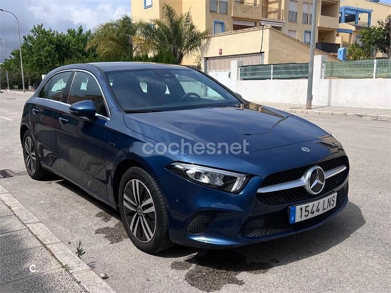 Usado Mercedes A250 218 CV (160 kW) 2021 Azul Berlina