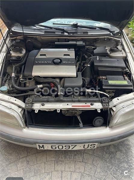 Begagnad Volvo S40 137 HK (100 kW) 1997 Grå Sedan