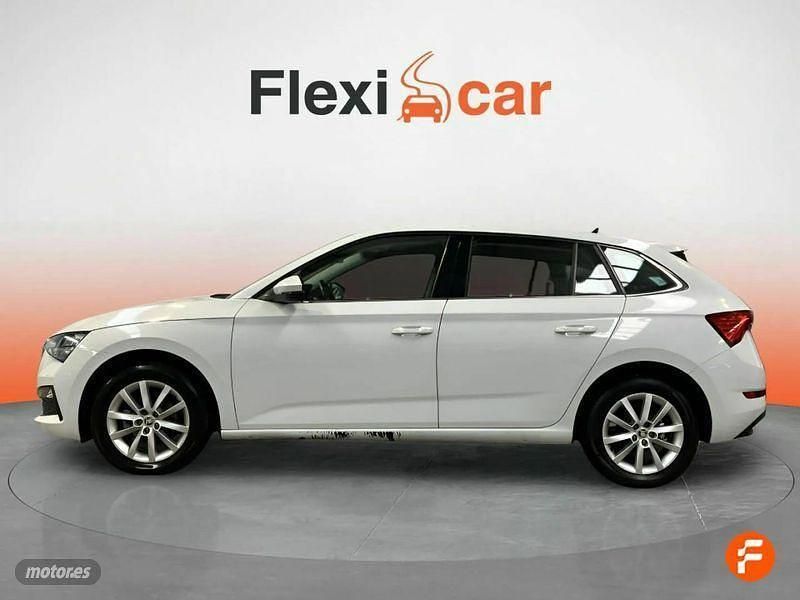Usado Skoda Scala Ambition 110 CV (80 kW) 2021 Blanco Utilitario