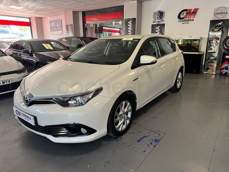 Usado Toyota Auris Hybrid Advance 136 CV (100 kW) 2016 Blanco Berlina