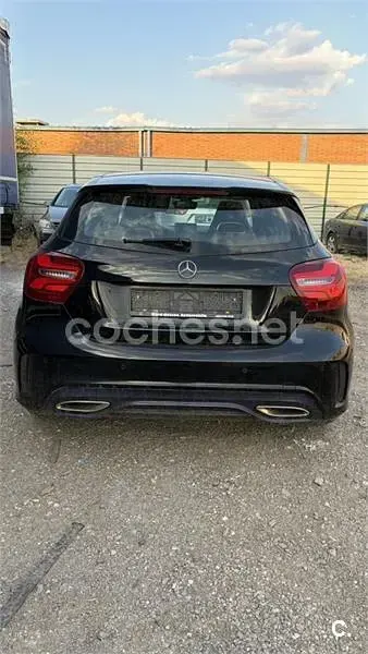 Usado Mercedes A180 122 CV (89 kW) 2018 Negro Berlina