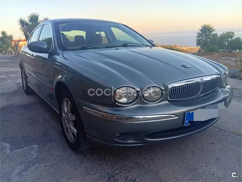 Usado Jaguar X-type Executive 130 CV (95 kW) 2005 Gris / plata Berlina