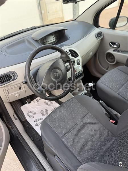 Negro Usado 2004 Renault Modus Dynamique Monovolumen | 2400 € - Imagen 1/4