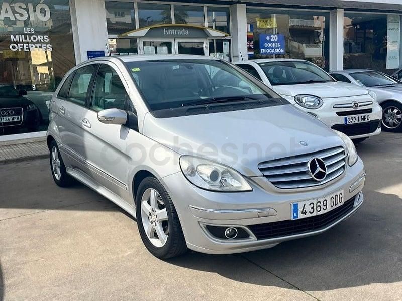 Usado Mercedes B200 140 CV (102 kW) 2008 Gris / plata Monovolumen