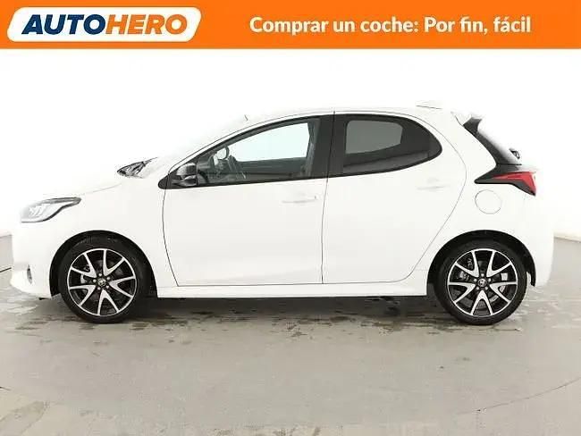 Usado Toyota Yaris Hybrid Style 116 CV (85 kW) 2022 Blanco Utilitario