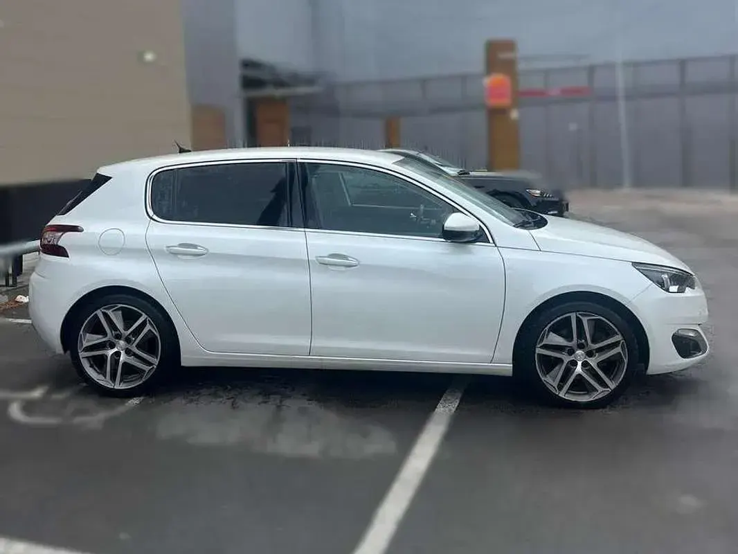 Usado Peugeot 308 Allure 150 CV (110 kW) 2014 Blanco Utilitario