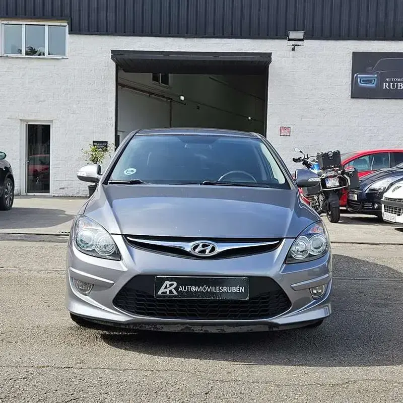 Usado Hyundai i30 GLS 128 CV (94 kW) 2011 Gris Utilitario