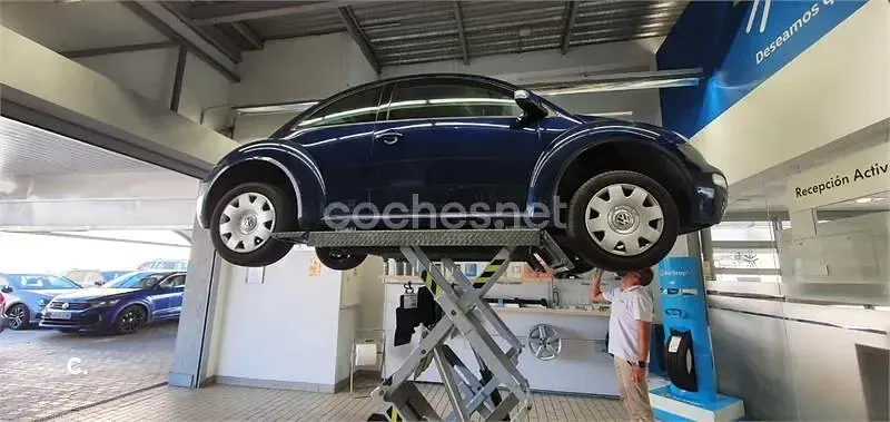 Usado VW New Beetle 102 CV (75 kW) 2005 Azul Utilitario