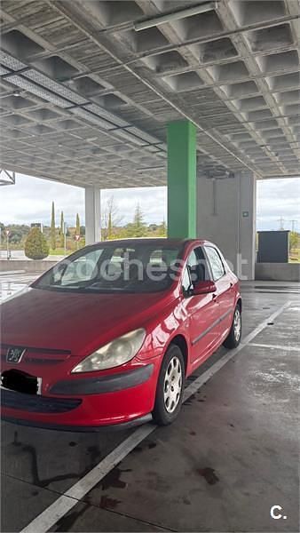 Usado Peugeot 307 90 CV (66 kW) 2003 Rojo Berlina