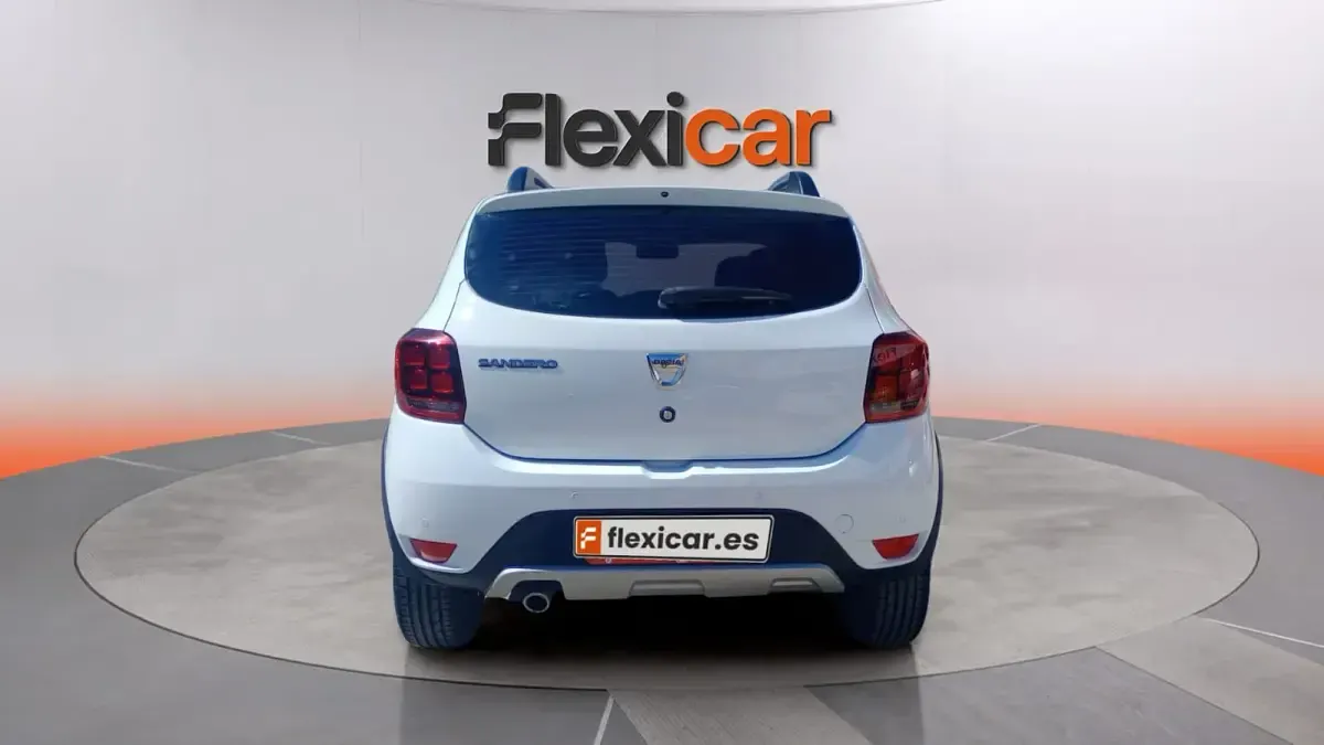 Usado Dacia Sandero 90 CV (66 kW) 2017 Blanco SUV