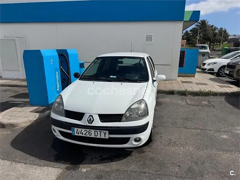 Usado Renault Clio II 100 CV (73 kW) 2005 Blanco Berlina