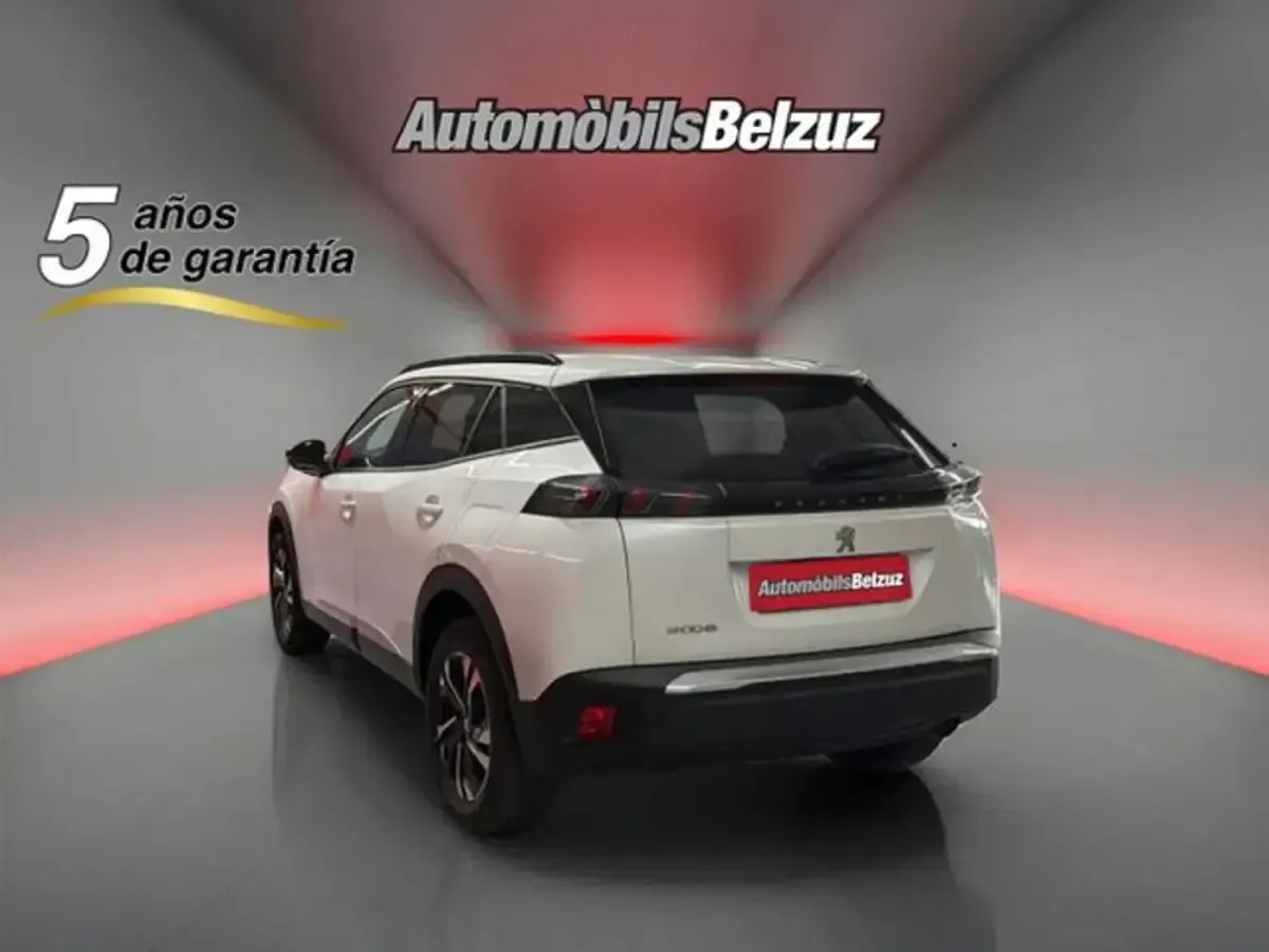 Usado Peugeot 2008 Active 101 CV (74 kW) 2023 Blanco SUV