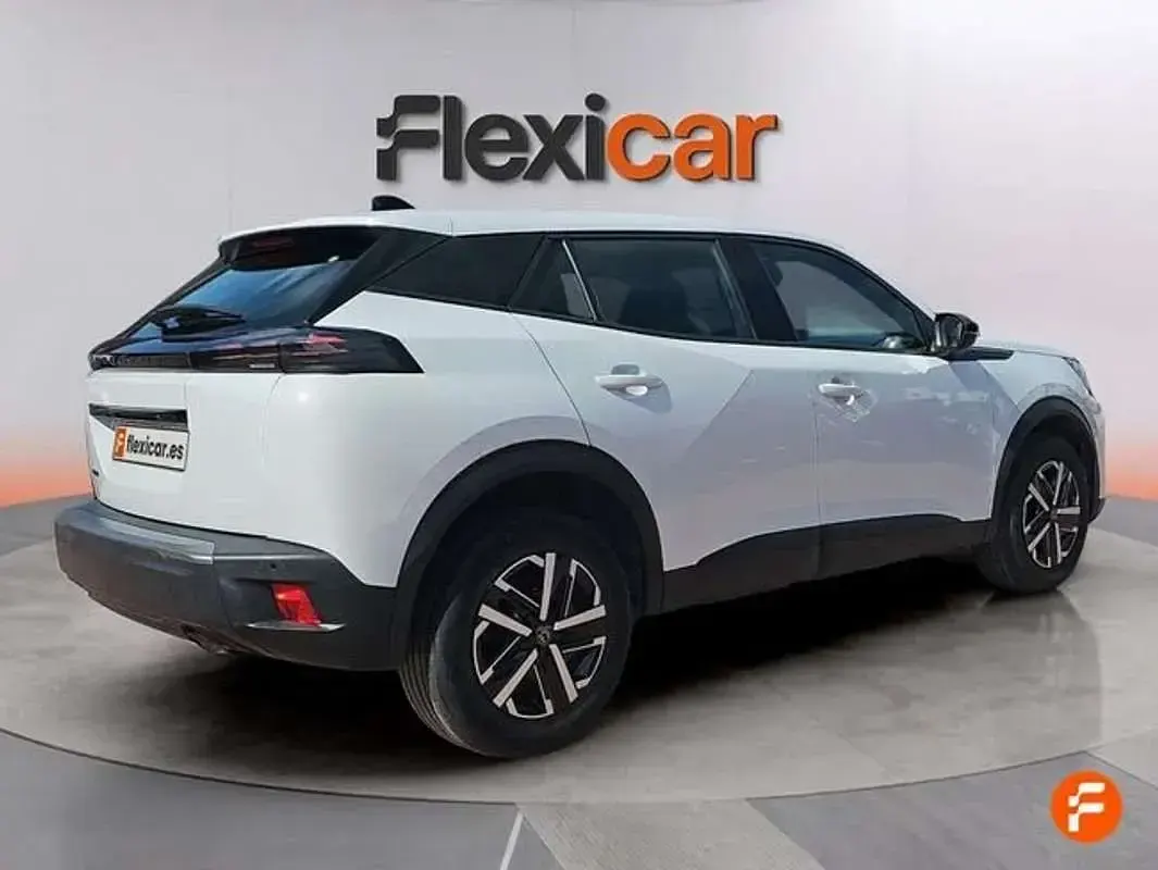 Usado Peugeot 2008 Active 102 CV (75 kW) 2023 Blanco SUV