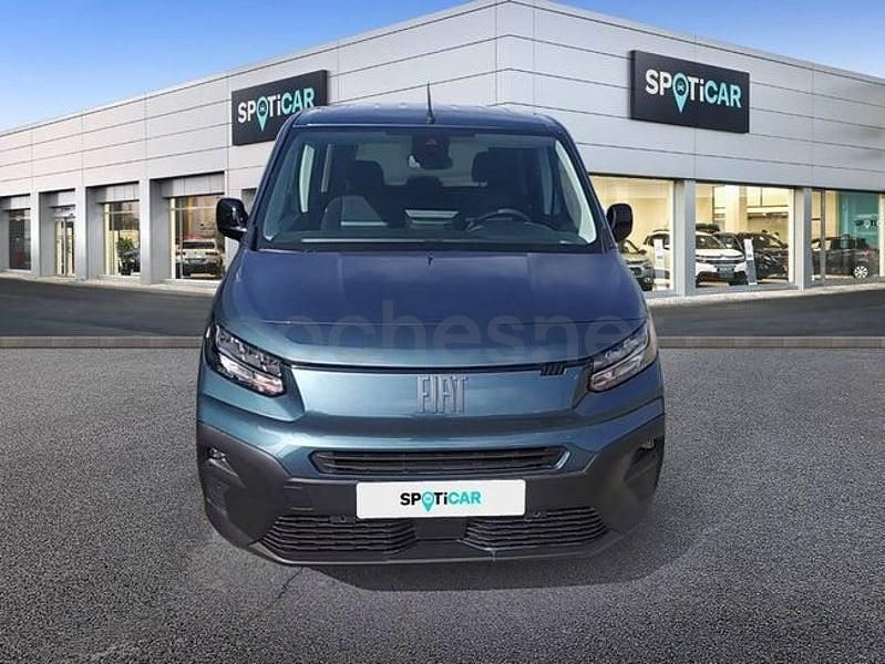 Usado Fiat Doblò 100 CV (73 kW) 2025 Violeta / lila Monovolumen