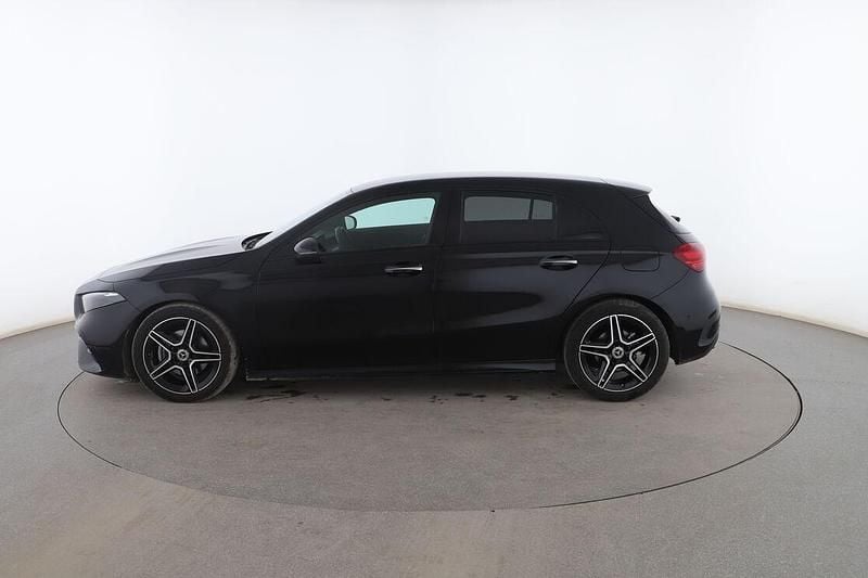 Usado Mercedes A180 AMG line 116 CV (85 kW) 2024 Negro Utilitario