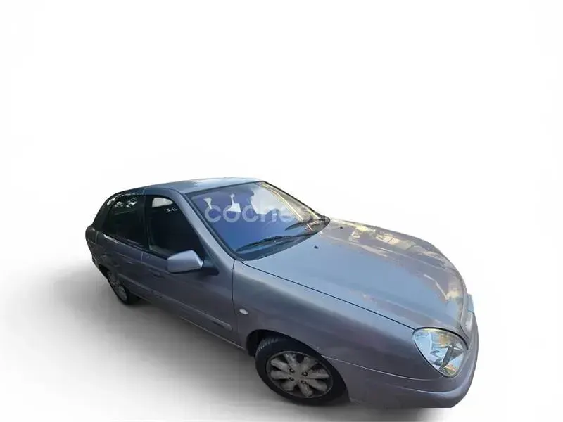 Usado Citroën Xsara Exclusive 90 CV (66 kW) 2001 Gris / plata Berlina