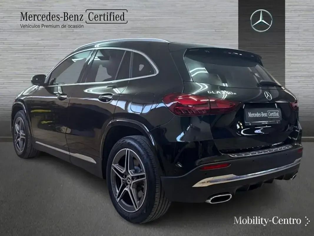 Usado Mercedes GLA250 163 CV (119 kW) 2025 Negro noche SUV