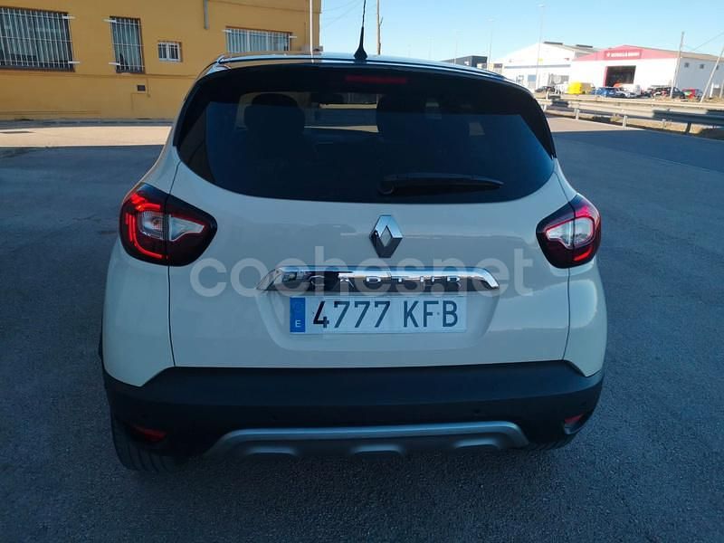 Usado Renault Captur Zen 110 CV (80 kW) 2017 Amarillo SUV