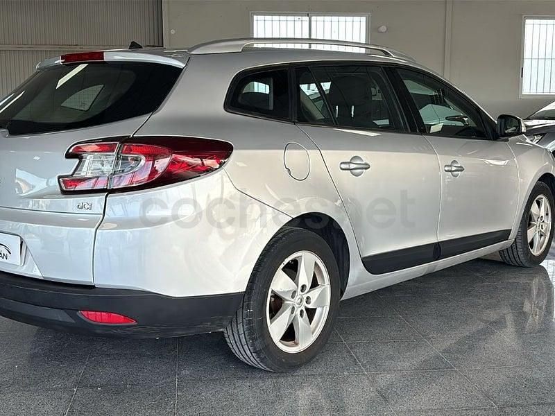 Usado Renault Mégane Dynamique 105 CV (77 kW) 2009 Gris / plata Berlina