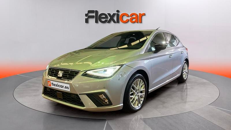 Usado Seat Ibiza FR 110 CV (80 kW) 2023 Gris Utilitario